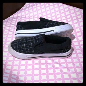 Super cute easy slip on and go!!